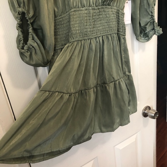 A COLLECTIVE STORY Annie Floral Smocked Mini Dress Dark Olive Large - Picture 7 of 13